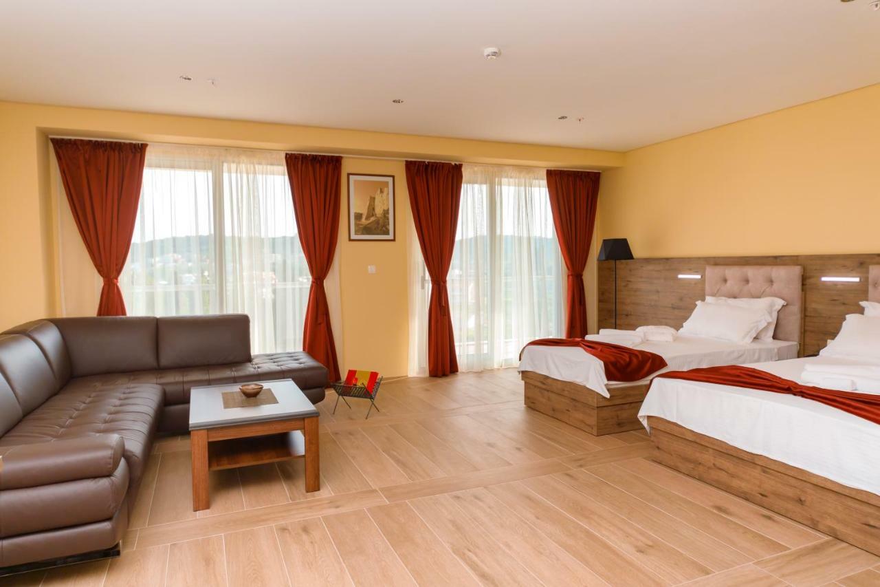 Hotel Franca Ulcinj Exterior photo